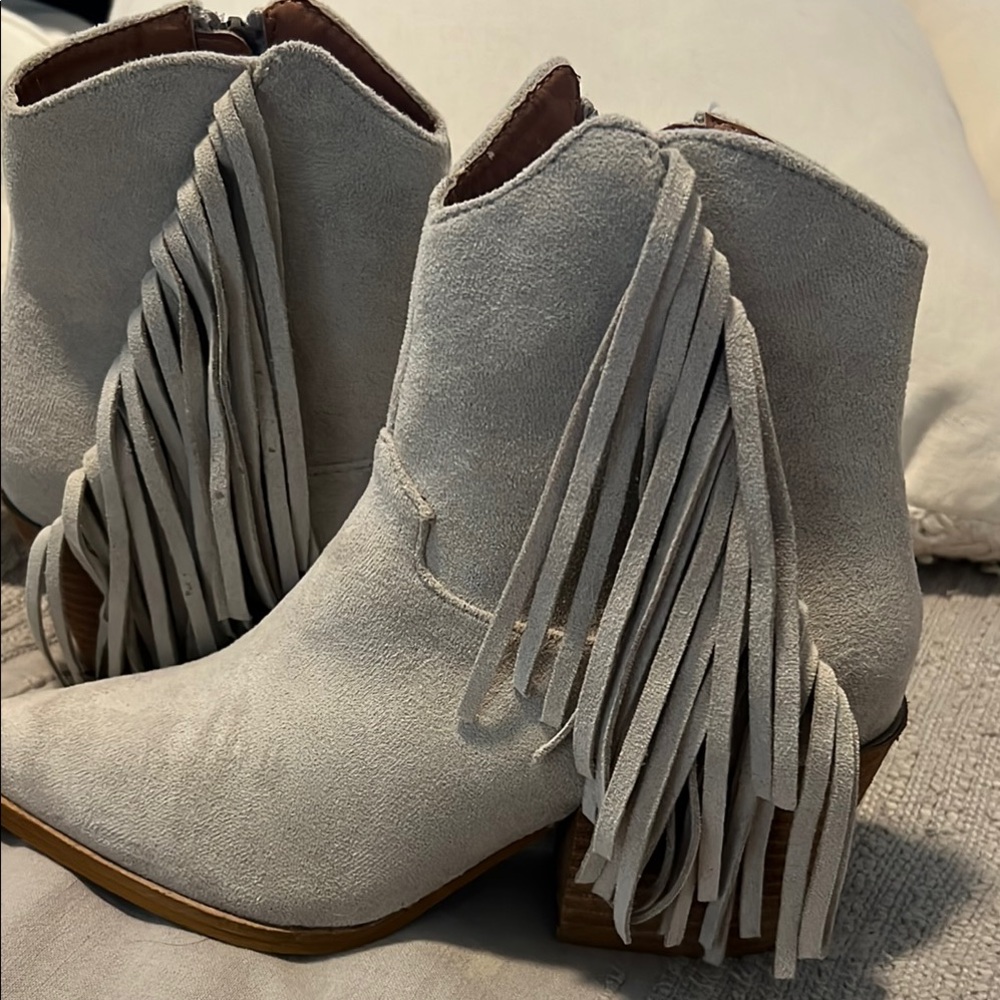 CCOCCI Gray Fringe Ankle Booties